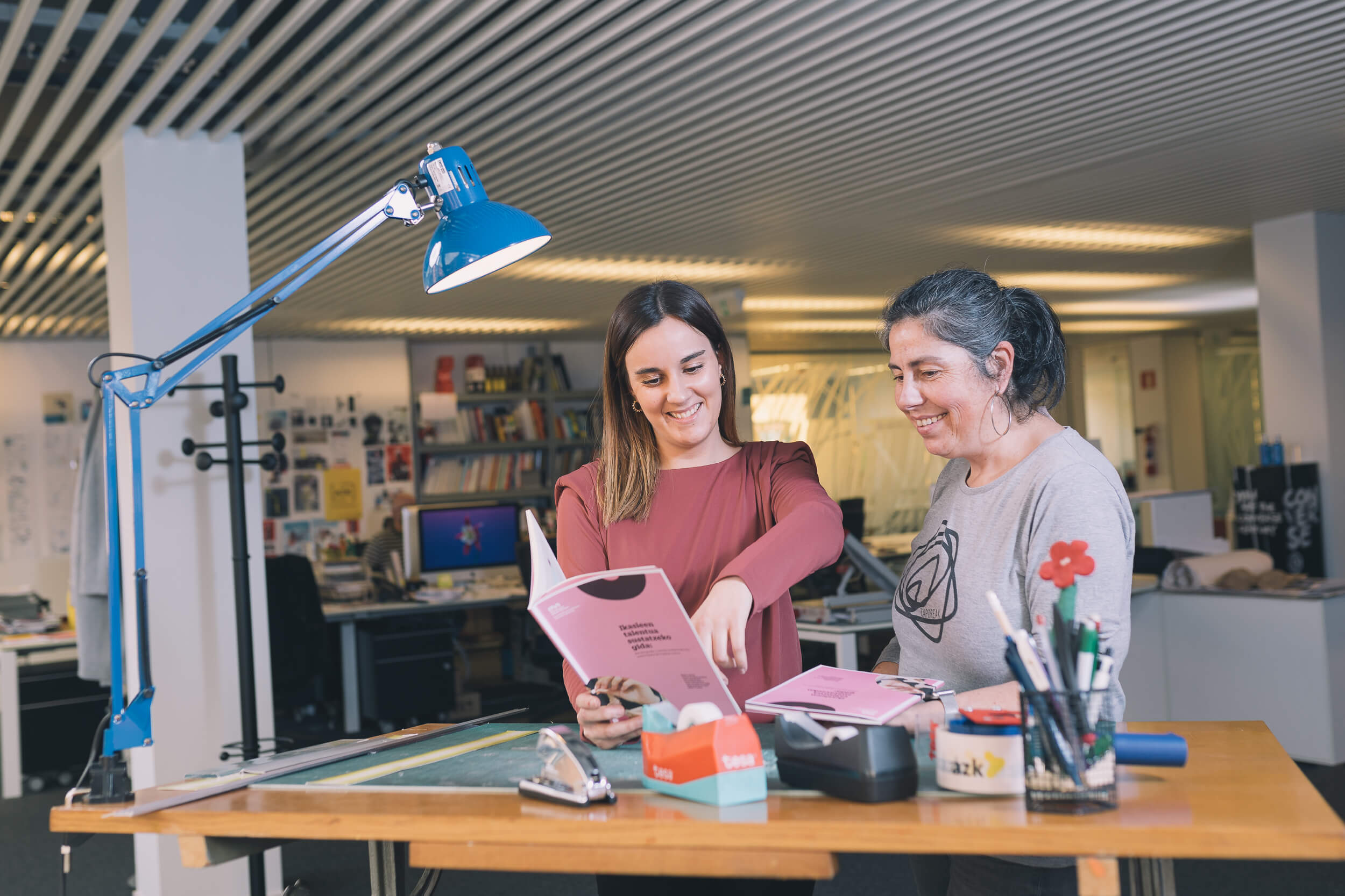 Edukien sorkuntzan eta estrategian arituko den lankide berri baten bila ari gara